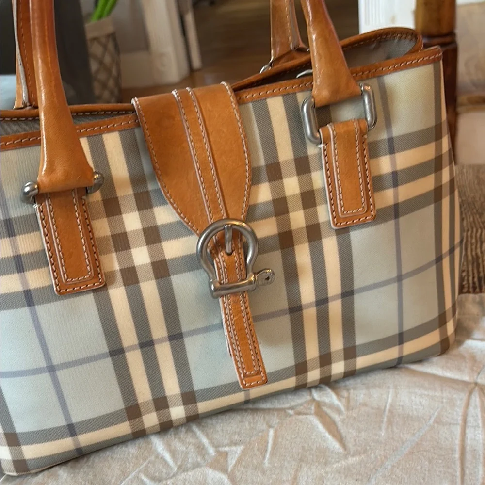 Burberry Tan and Cream Satchel with Iconic Check Pattern - Picture 2 of 11